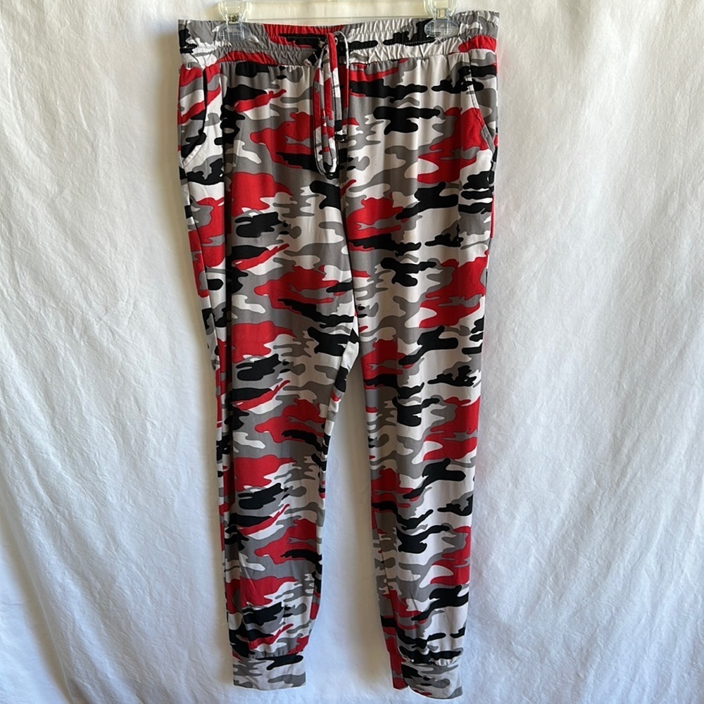 Red/black/gray/white camo joggers, size XL